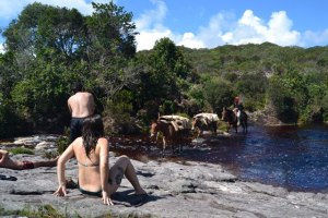 PARADA NO RIO PRETO, TURISTAS E JEGUES